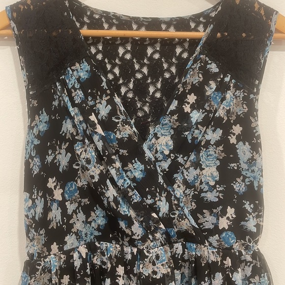 ✨ Summer Dress ✨ - Picture 2 of 3